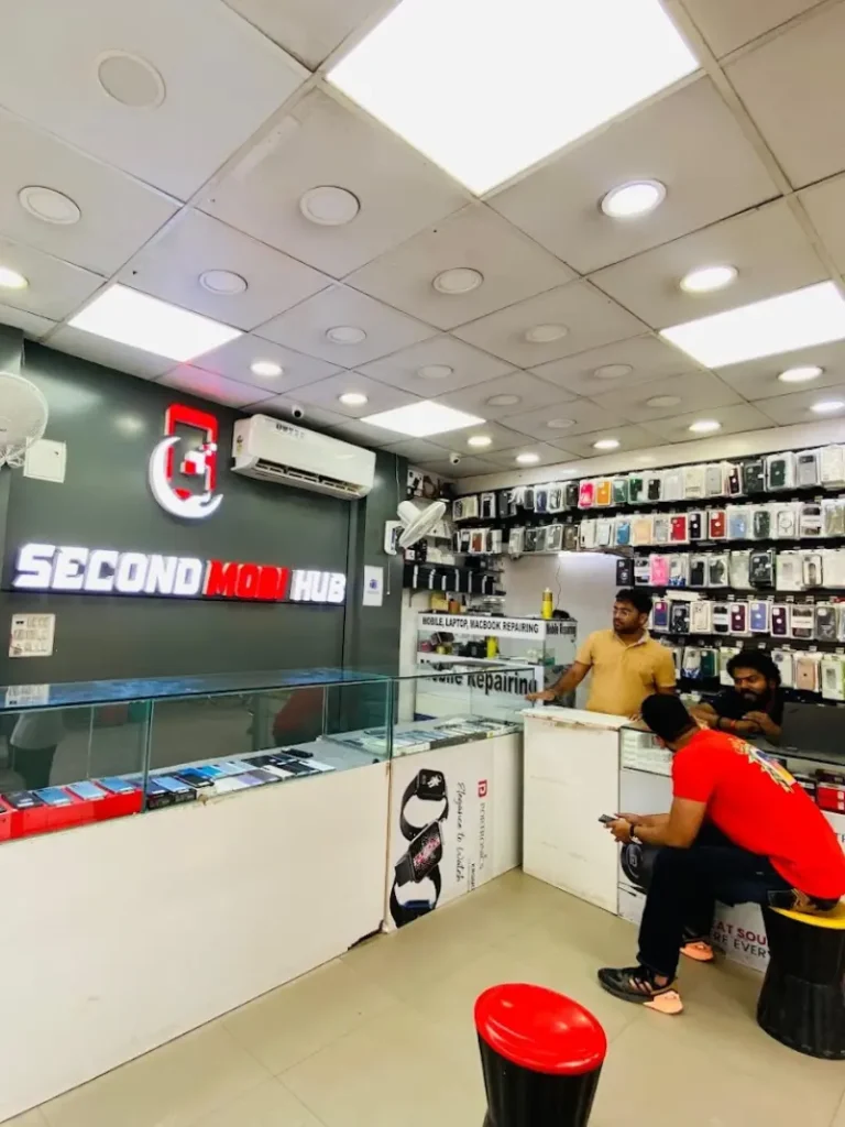 secondmobihub store in Laxmi Nagar